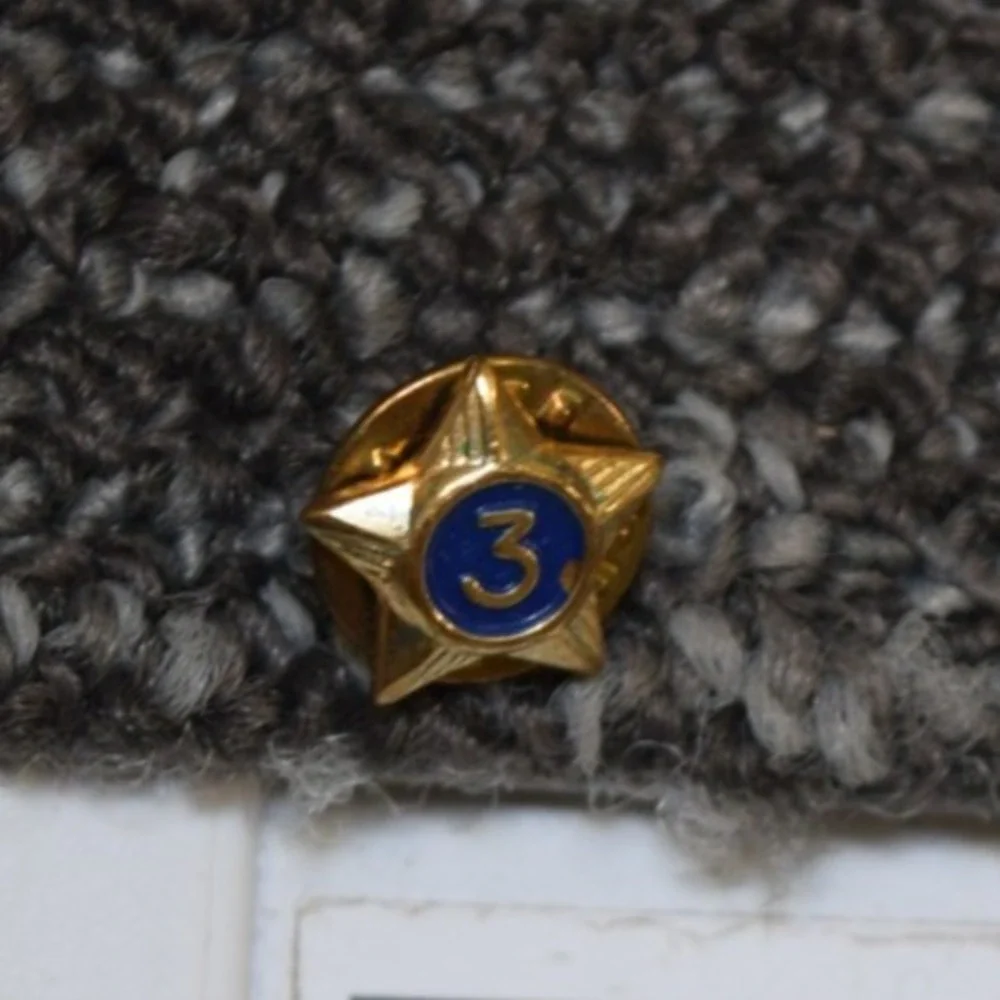 Vintage Boy Cub Scout 3 YEAR Membership Uniform Shirt Pin Gold Star BSA